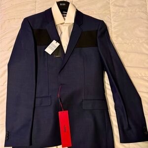 Hugo Boss Men’s suit brand new with shirt  ! Jacket size 36R